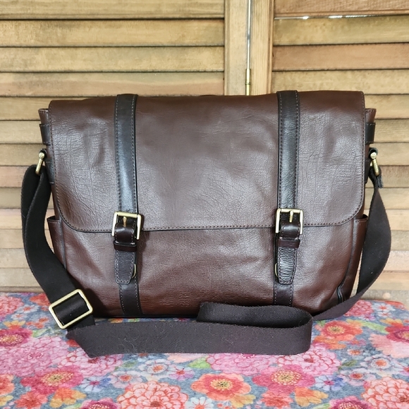 Fossil Messenger Laptop Bag Travel Business Casual Upscale Prep